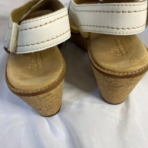 Clarks Artisan women's Leather Wedge Espadrille/Sandal, White size 8M - Picture 5 of 7